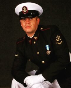 Retrato de Marcelo Orellana Barrientos con uniforme de la Infantería de Marina de Chile